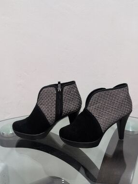 Bernie Mev *New Without Tag* Black and Gray Textured Ankle Booties with Side Zip